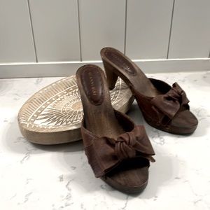 Gianni leather semi platform wooden sandal.